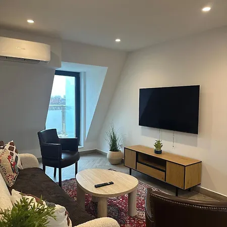 Sky View Terrace Center Free Parking